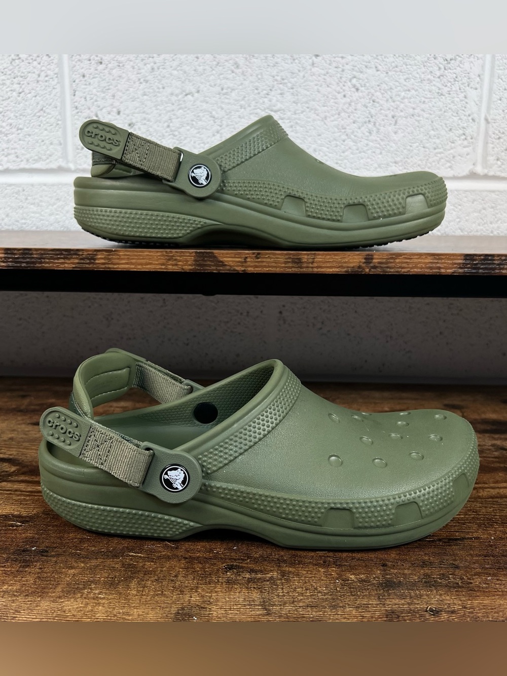 Crocs Clogs Classic Crafted Slip Resistant Slip On Unisex Green Women's 9 mens 7